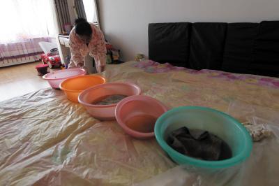 永春楼上漏水，住户失联，小区没物管，业主维权难！律师来支招……